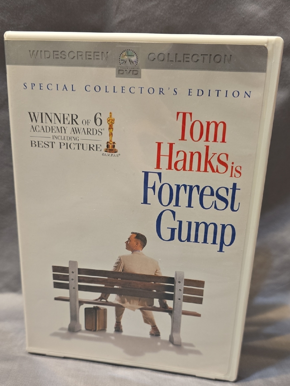 Tom Hanks is Forrest Gump - White Special Collector's Edition DV by Dolce Vita